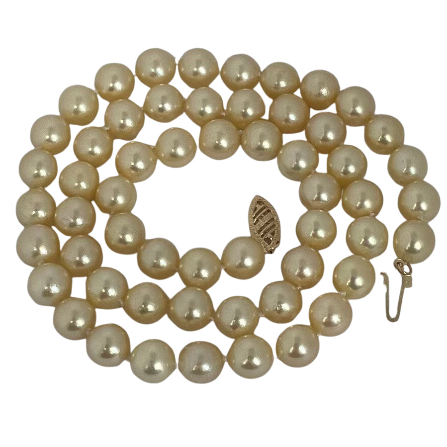 A Vintage Pearl Necklace with 14ct Gold Clasp