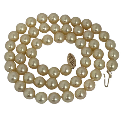 A Vintage Pearl Necklace with 14ct Gold Clasp
