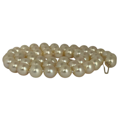 A Vintage Pearl Necklace with 14ct Gold Clasp