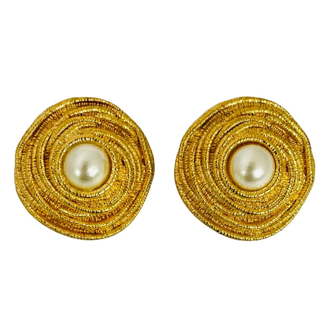 Vintage Christian Dior woven gold-plated disc clip earrings with central domed faux pearl, 1980s.