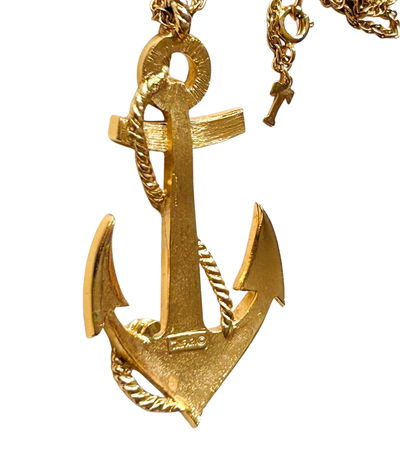 gold tone reverse of vintage mid-century Crown Trifari gold-tone anchor pendant necklace featuring a white enamel finish and an entwined textured marine rope accent.