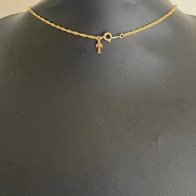 the clasp and Trifari T charm on a vintage mid-century Crown Trifari gold-tone anchor pendant necklace featuring a white enamel finish and an entwined textured marine rope accent.