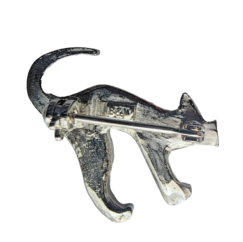 rer view of the vintage Butler & Wilson cat brooch showing the depth of the metalwork and the secure metal pin stem assembly together with the B&W backstamp.