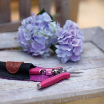 Flower Scissors in Leather Pouch