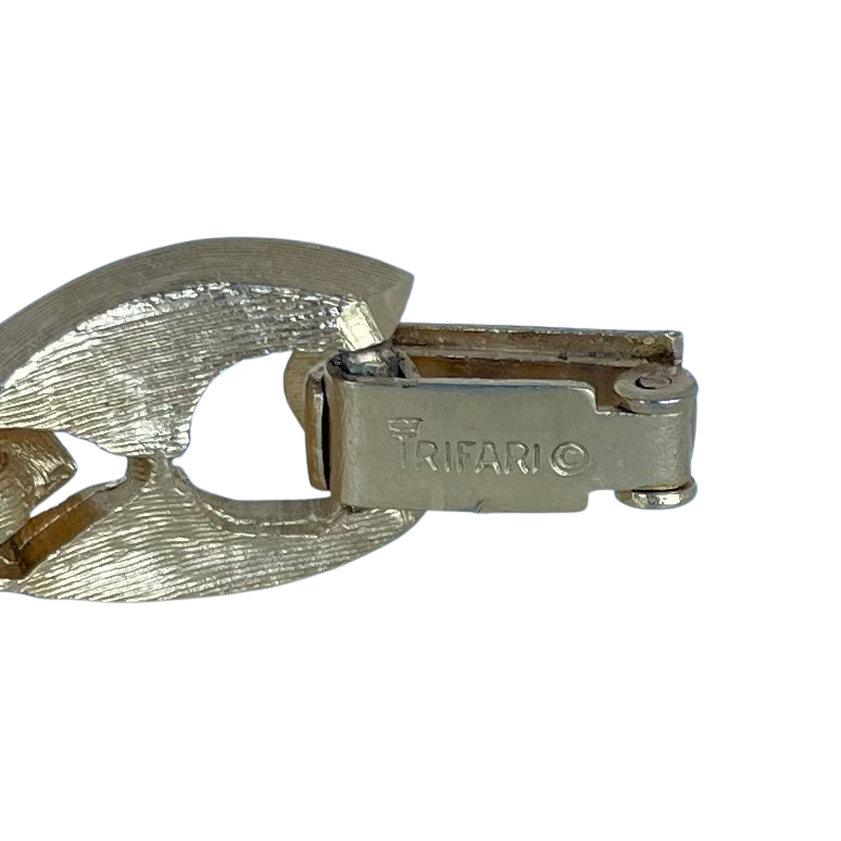 A Vintage Mid Century Crown Trifari Bracelet