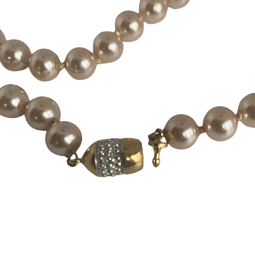 A Vintage Crystal Heart Pendant Faux Pearl Necklace