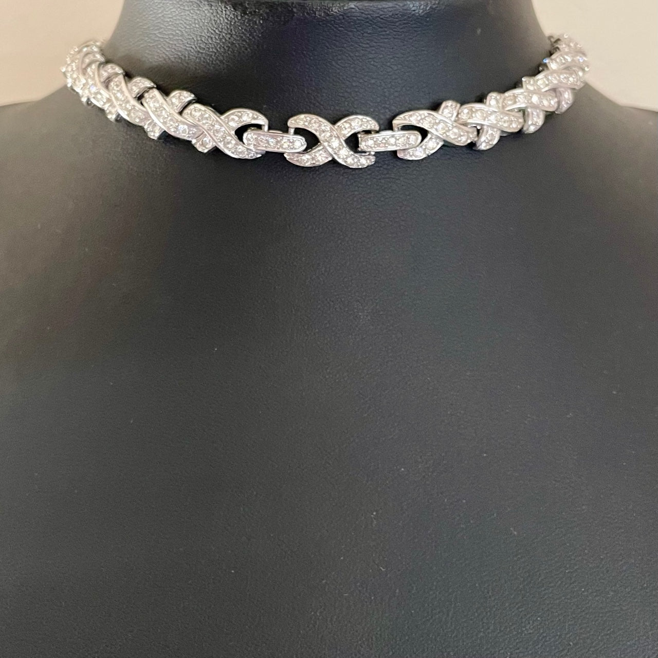 Vintage Kiss Necklace