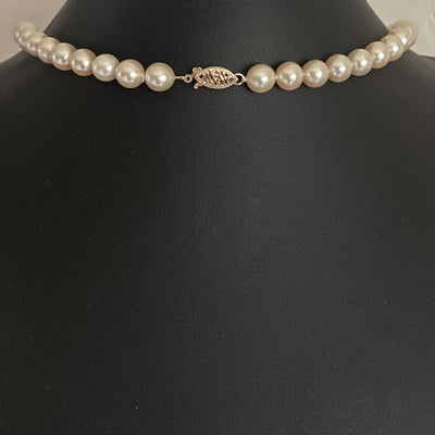 A Vintage Pearl Necklace with 14ct Gold Clasp