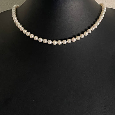 A Vintage String of Cultured Pearls with 9ct Gold Clasp, in Original Box, 1994