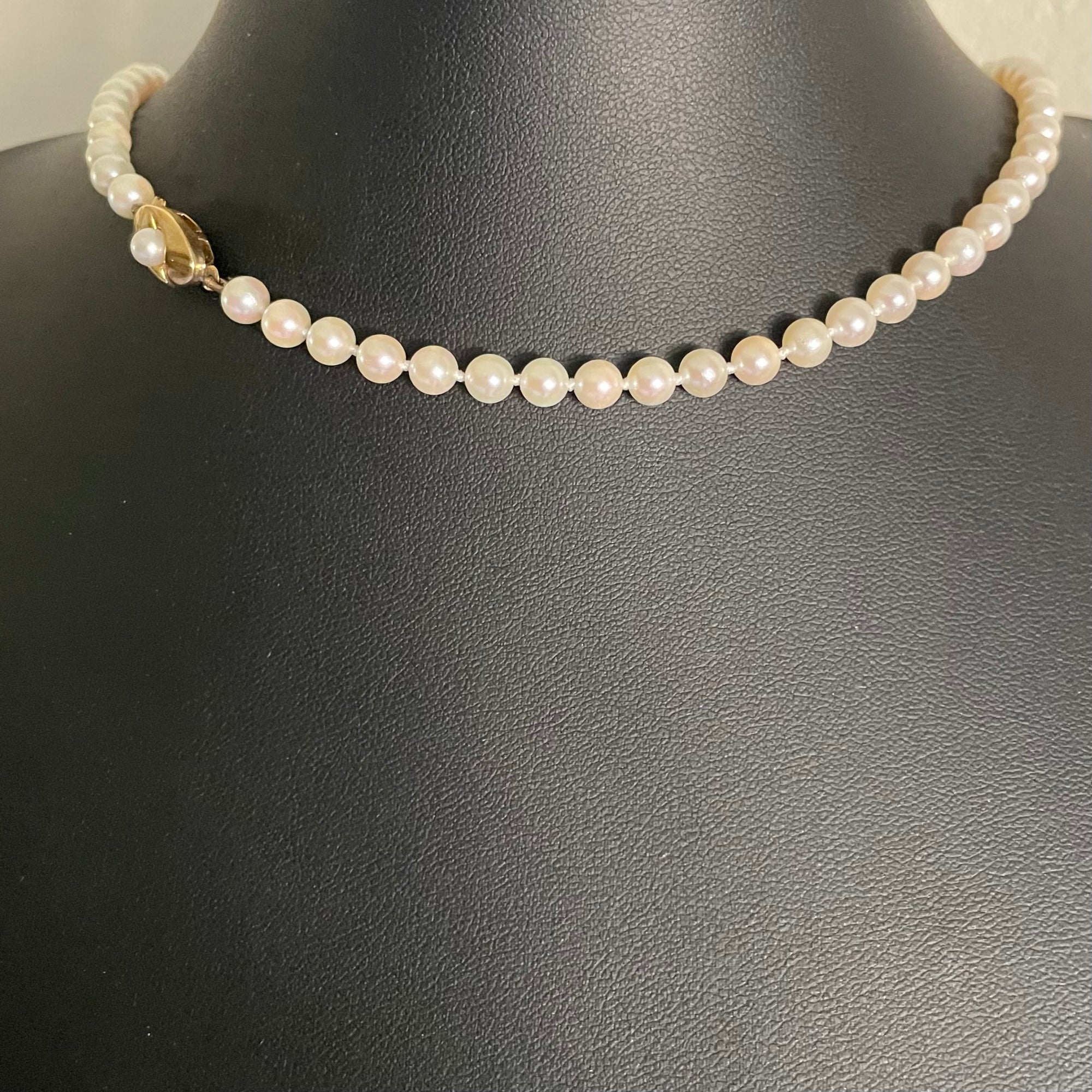 A Vintage String of Cultured Pearls with 9ct Gold Clasp, in Original Box, 1994