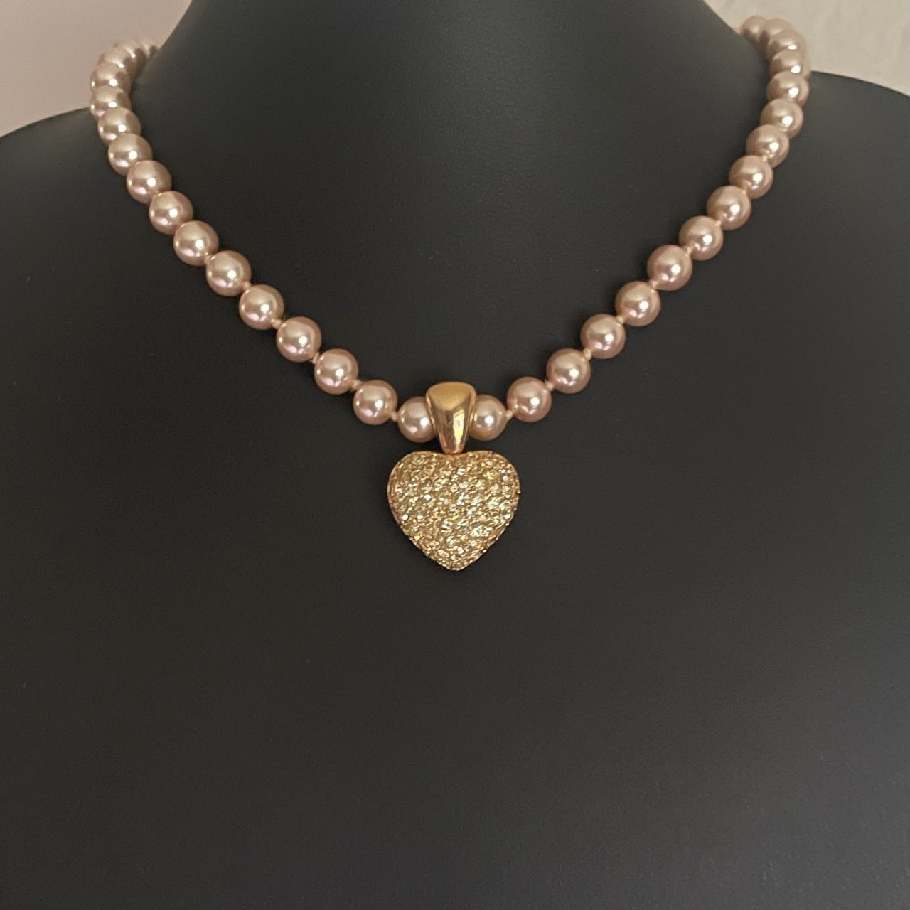A Vintage Crystal Heart Pendant Faux Pearl Necklace