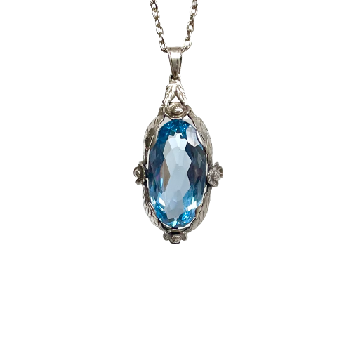 An Art Deco Design Necklace